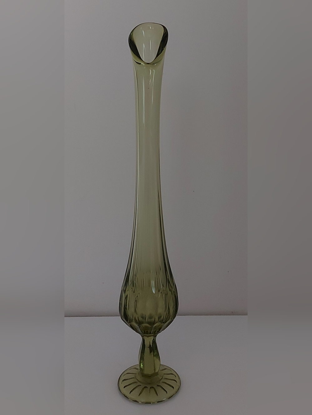 Vintage 70s Fenton Colonial Green Thumbprint Swung Vase - Authentic Script Mar